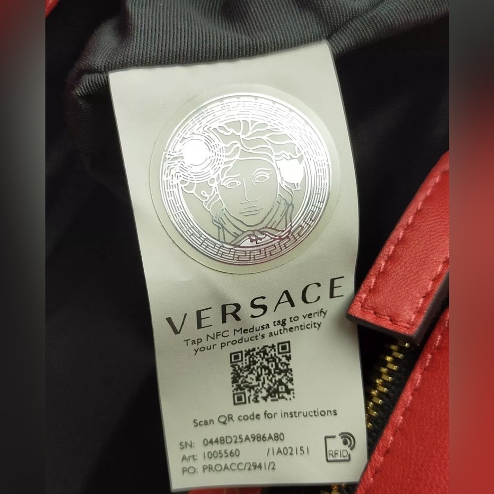 ❌SOLD❌Versace Medusa Quilted Leather Tote Bag - Picture 10 of 10